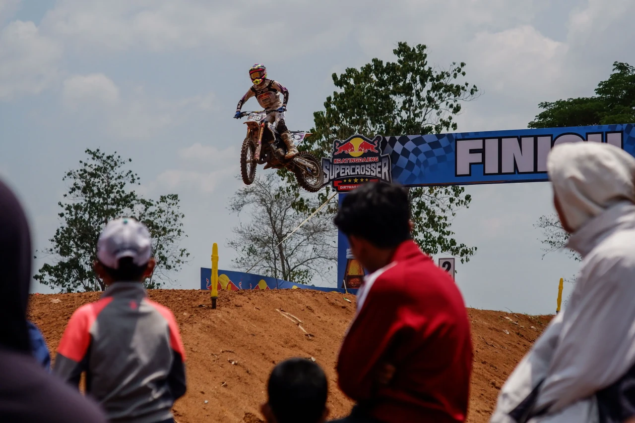 Serunya Aksi Crosser...