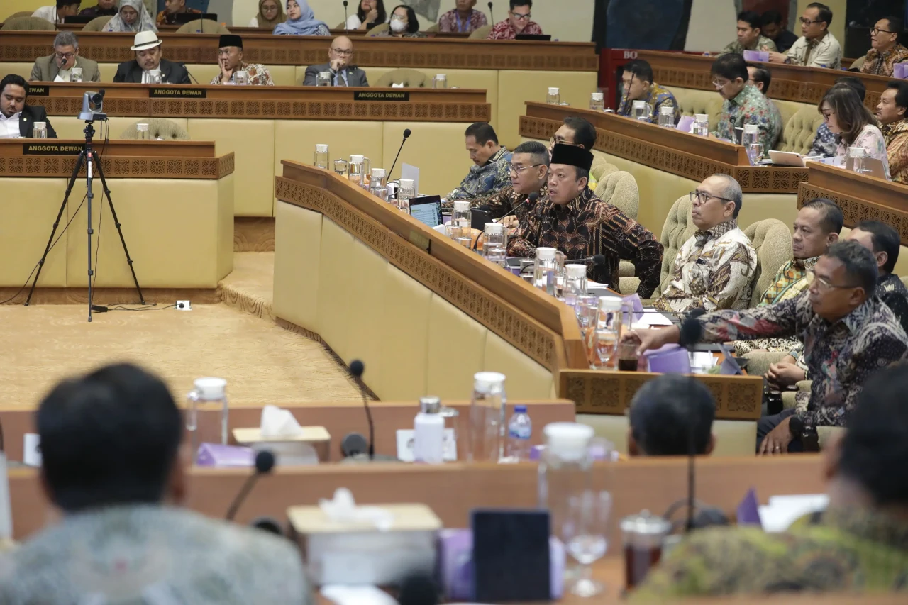 Menteri ATR/BPN Bahas...