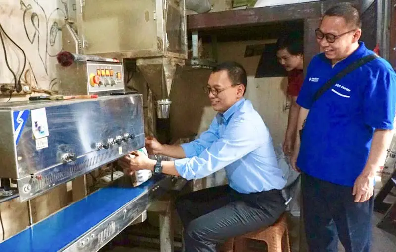Kunjungi Nasabah di...