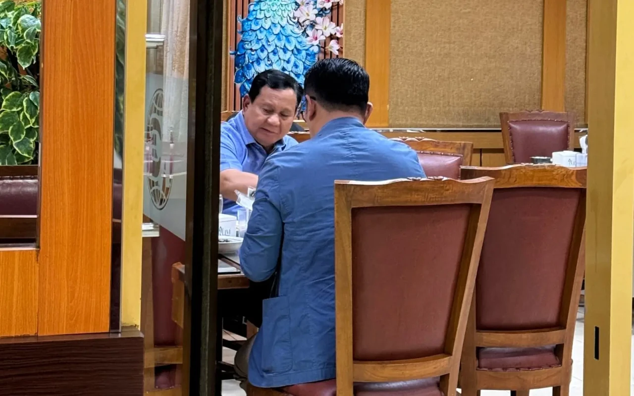 Diajak Makan Bareng...