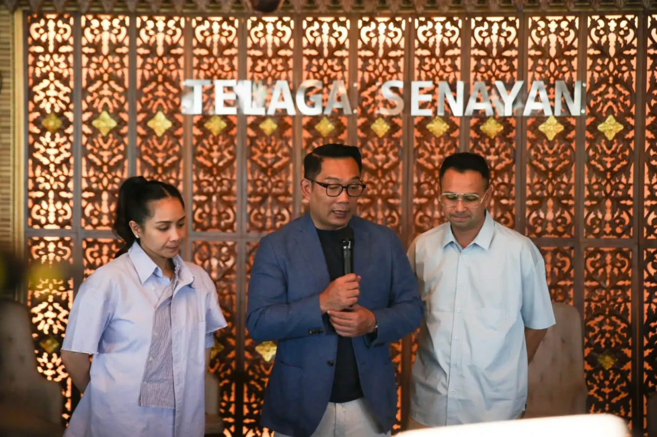 Makan Siang Bersama,...