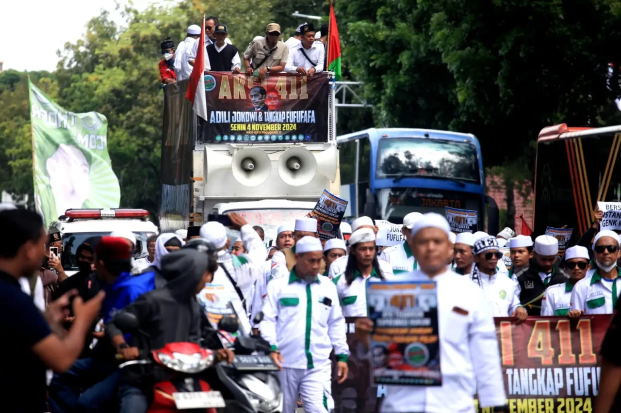 Aksi Reuni 411 Tuntut...