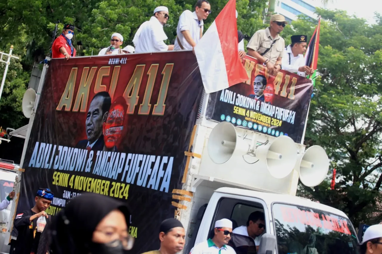 Aksi Reuni 411 Tuntut...