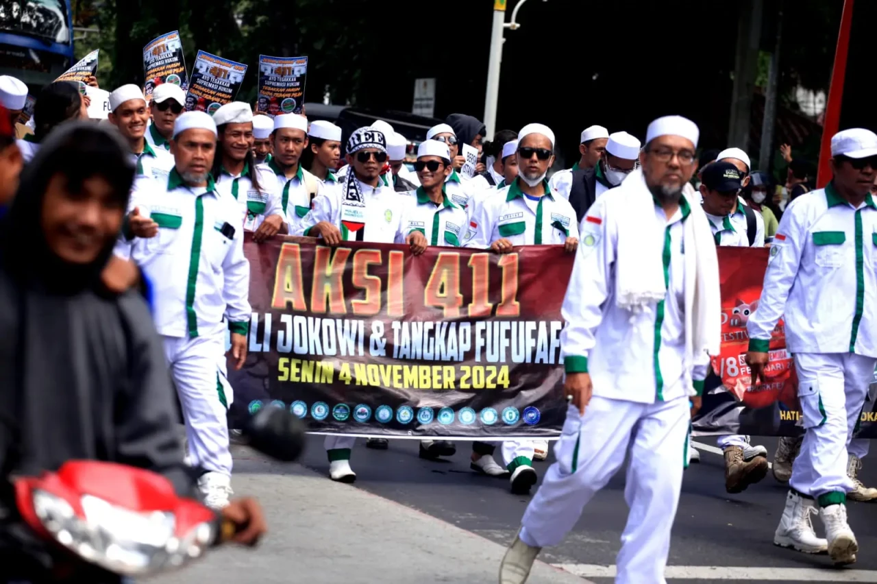 Aksi Reuni 411 Tuntut...