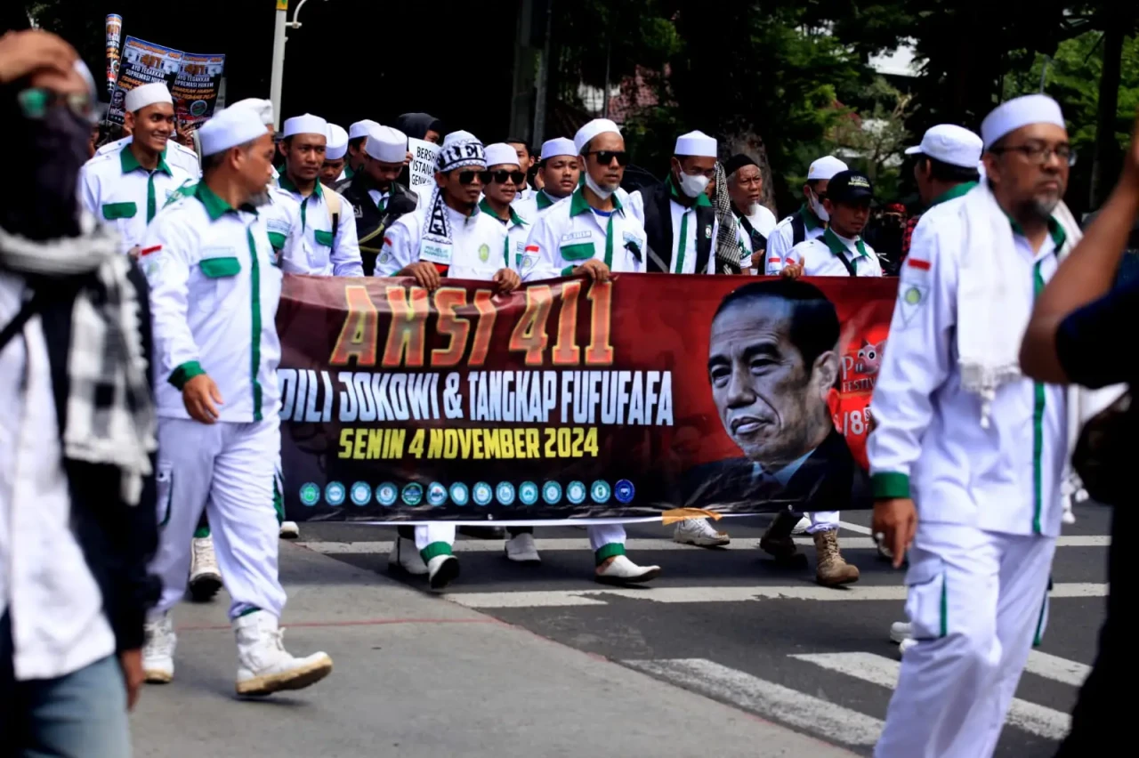 Aksi Reuni 411 Tuntut...