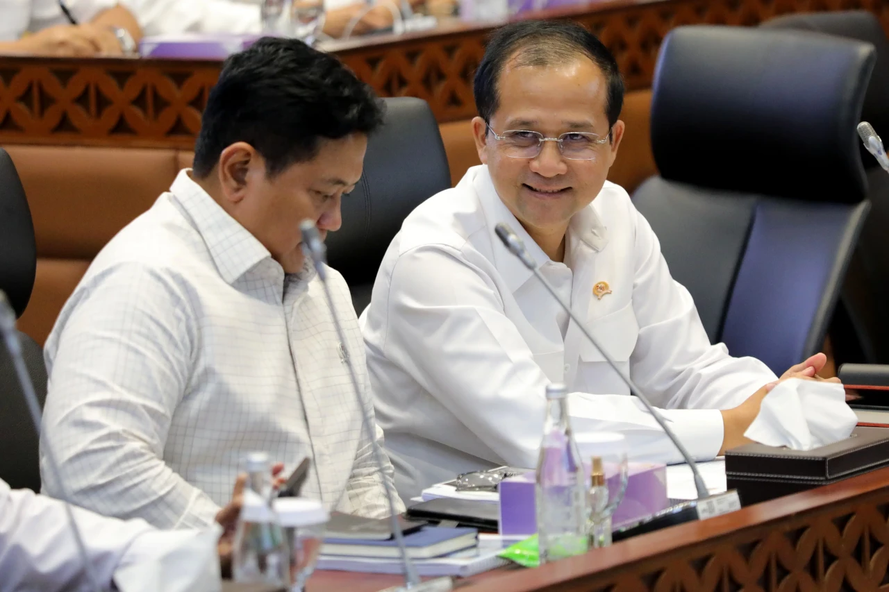 Raker Komisi V DPR dengan...
