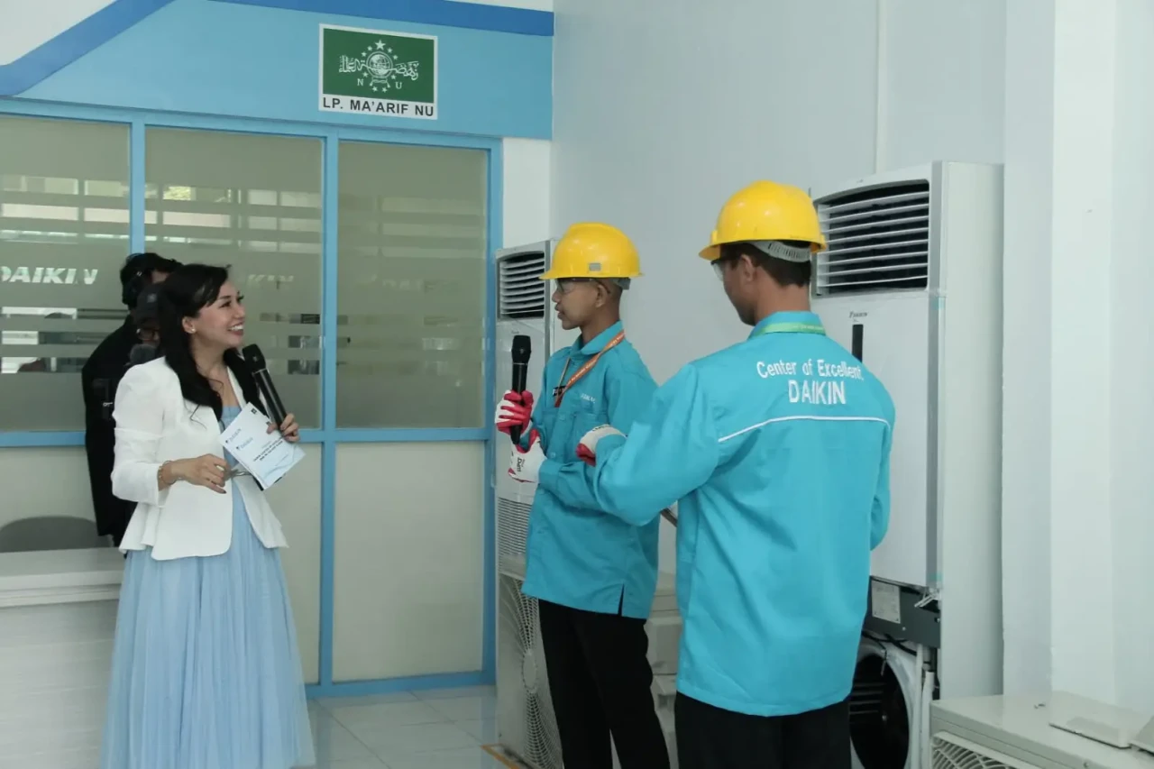 DAIKIN Resmikan Pusat...
