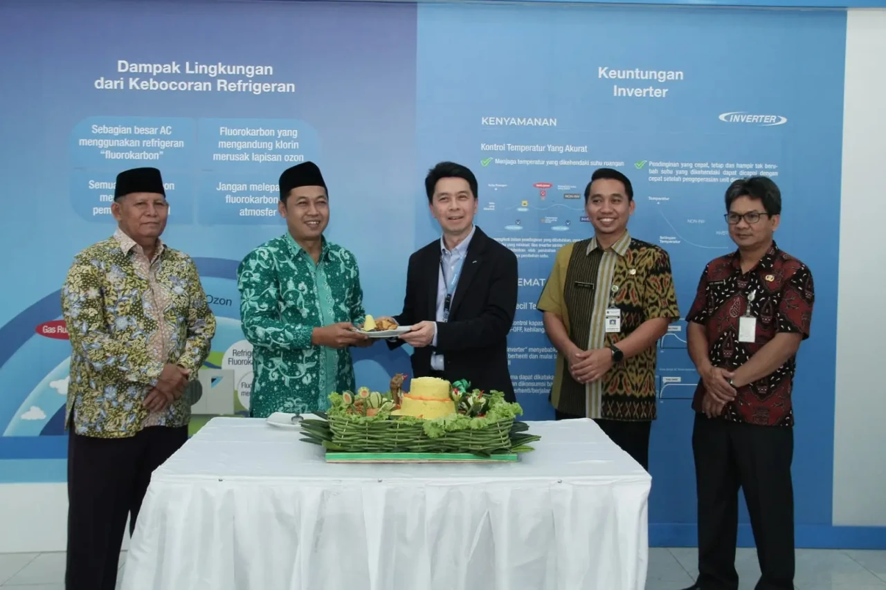 DAIKIN Resmikan Pusat...