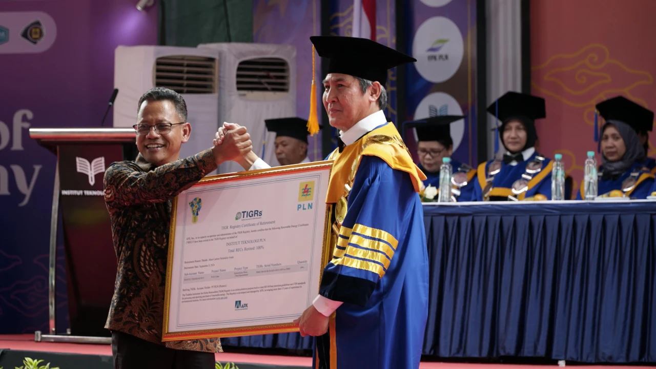 Green Campus ITPLN Raih...