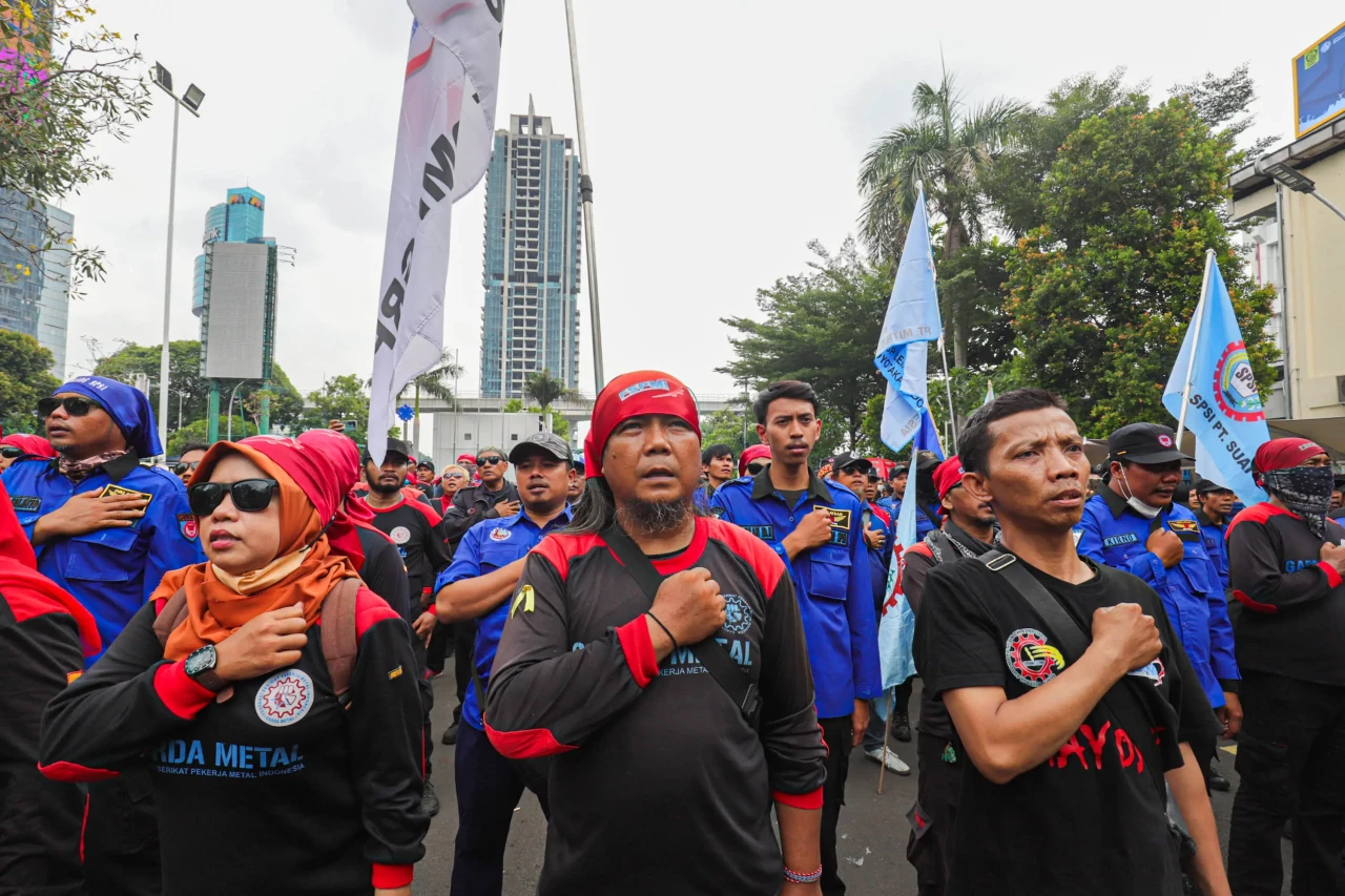 Kawal Putusan MK, Ratusan...