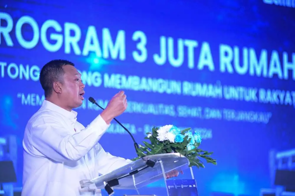 Bersama Tiga Menteri,...