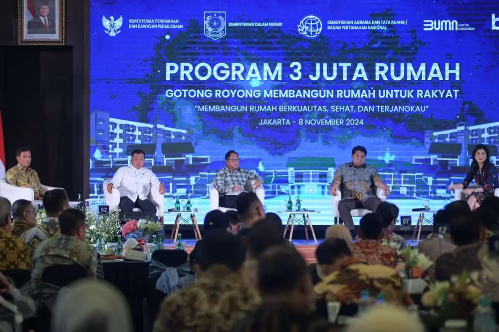 Bersama Tiga Menteri,...