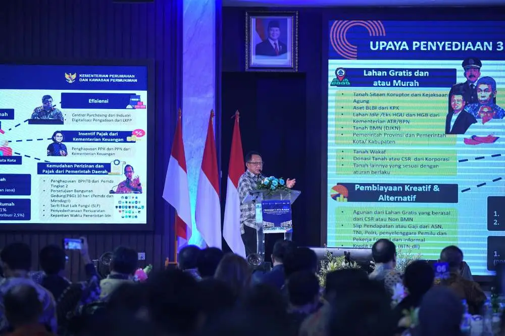 Bersama Tiga Menteri,...