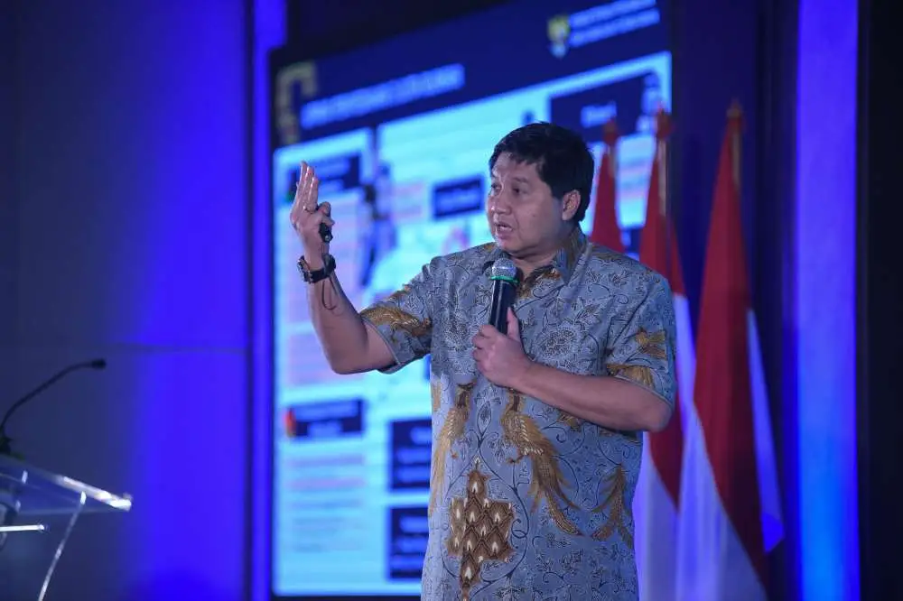 Bersama Tiga Menteri,...