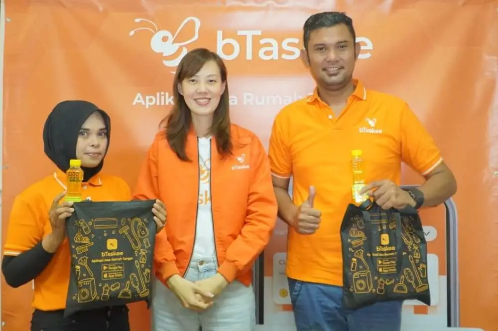 Rayakan Hari Pahlawan, bTaskee...