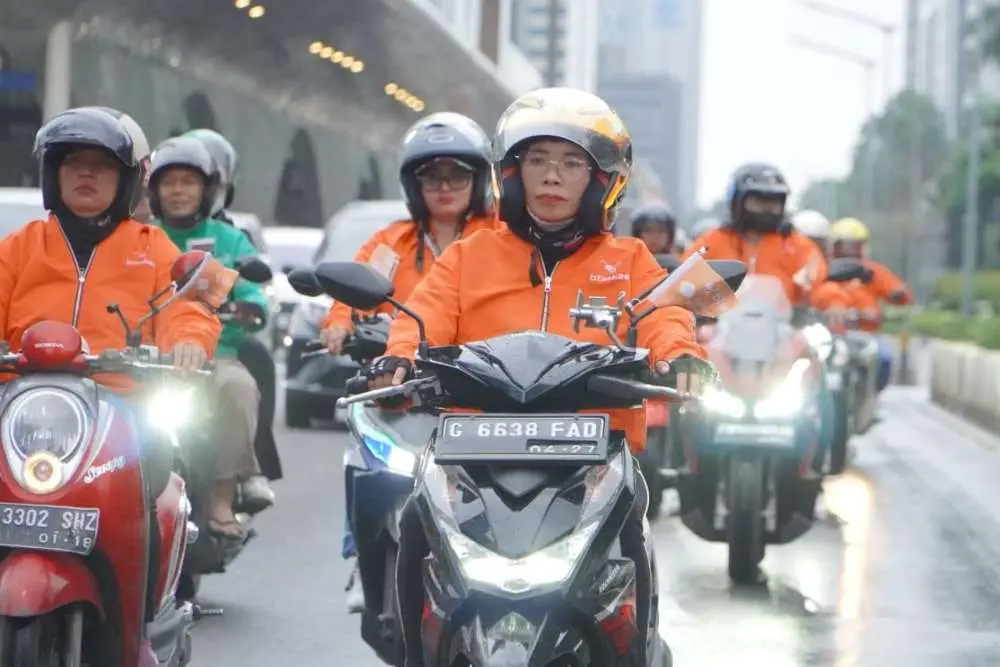 Rayakan Hari Pahlawan, bTaskee...