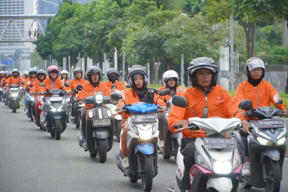 Rayakan Hari Pahlawan, bTaskee...