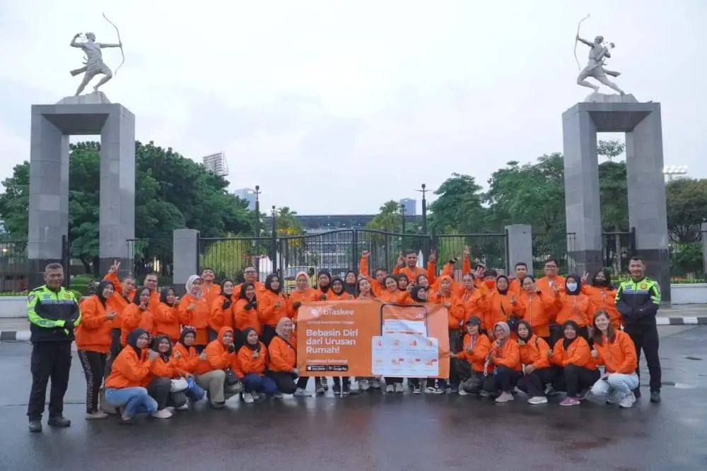 Rayakan Hari Pahlawan, bTaskee...
