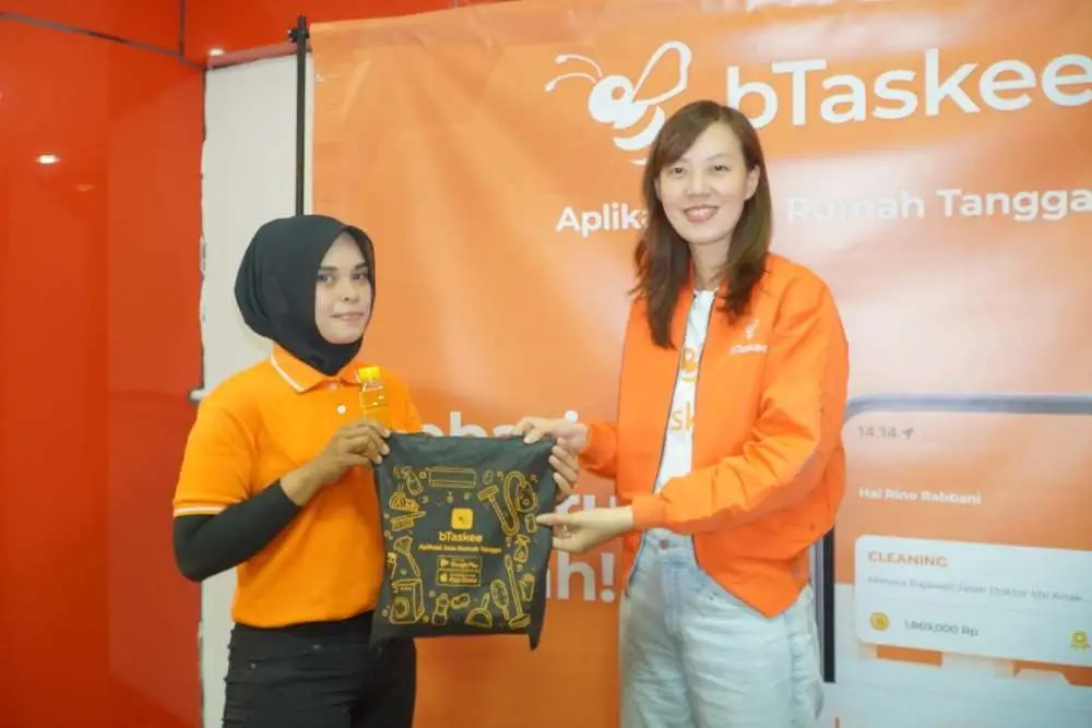 Rayakan Hari Pahlawan, bTaskee...