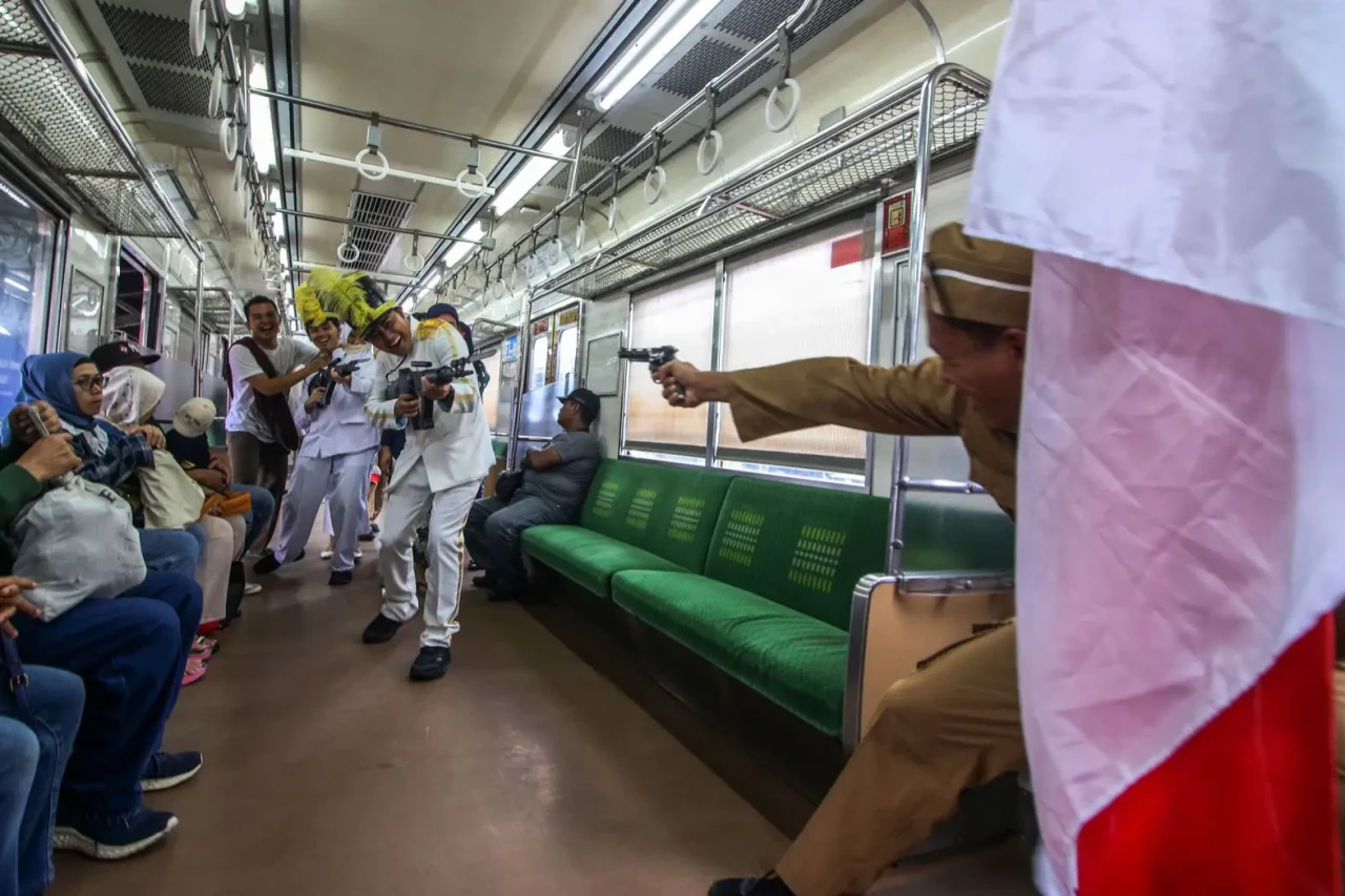 KCI Commuter Tampilkan...