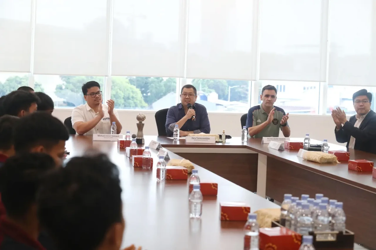 Hary Tanoesoedibjo Sambut...