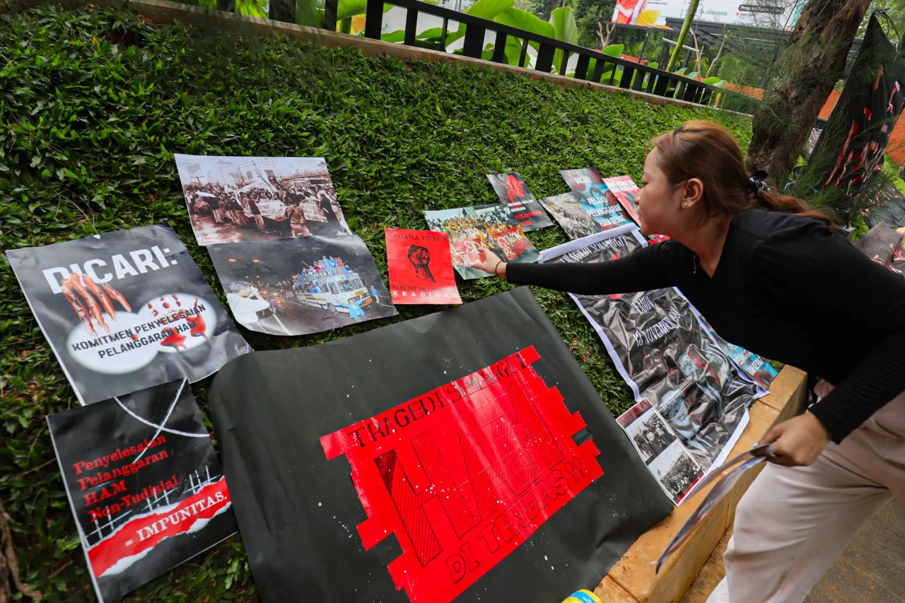 Aksi Peringati Tragedi...