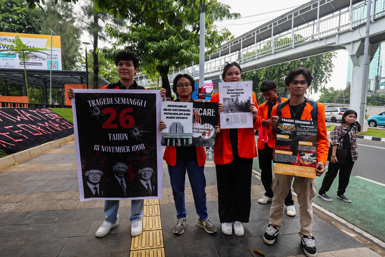 Aksi Peringati Tragedi...