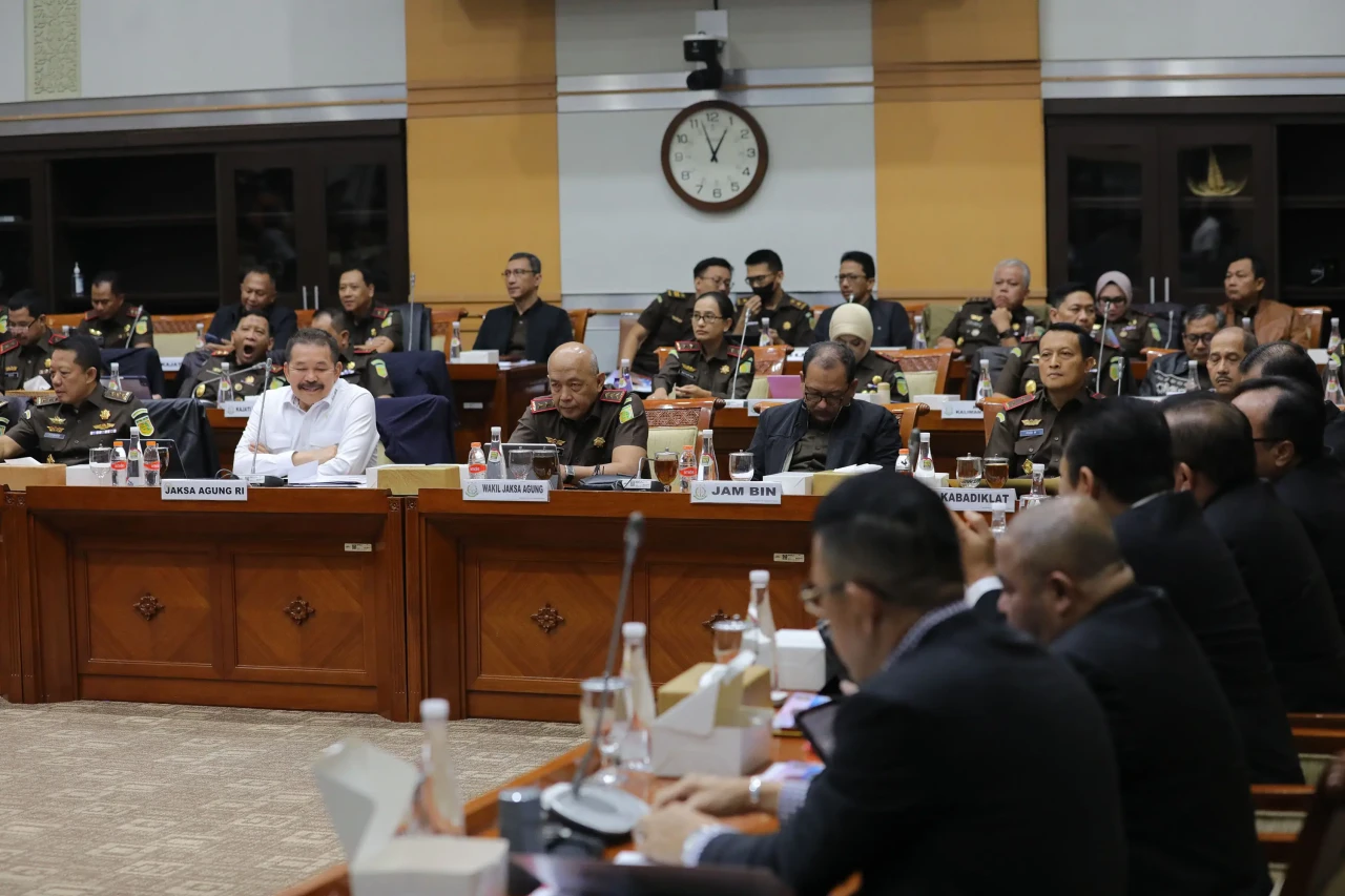 Raker Komisi III DPR...