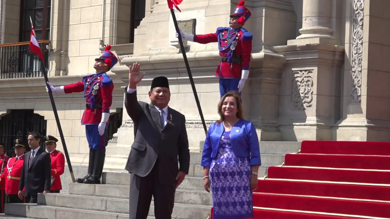 Presiden Peru Berikan...