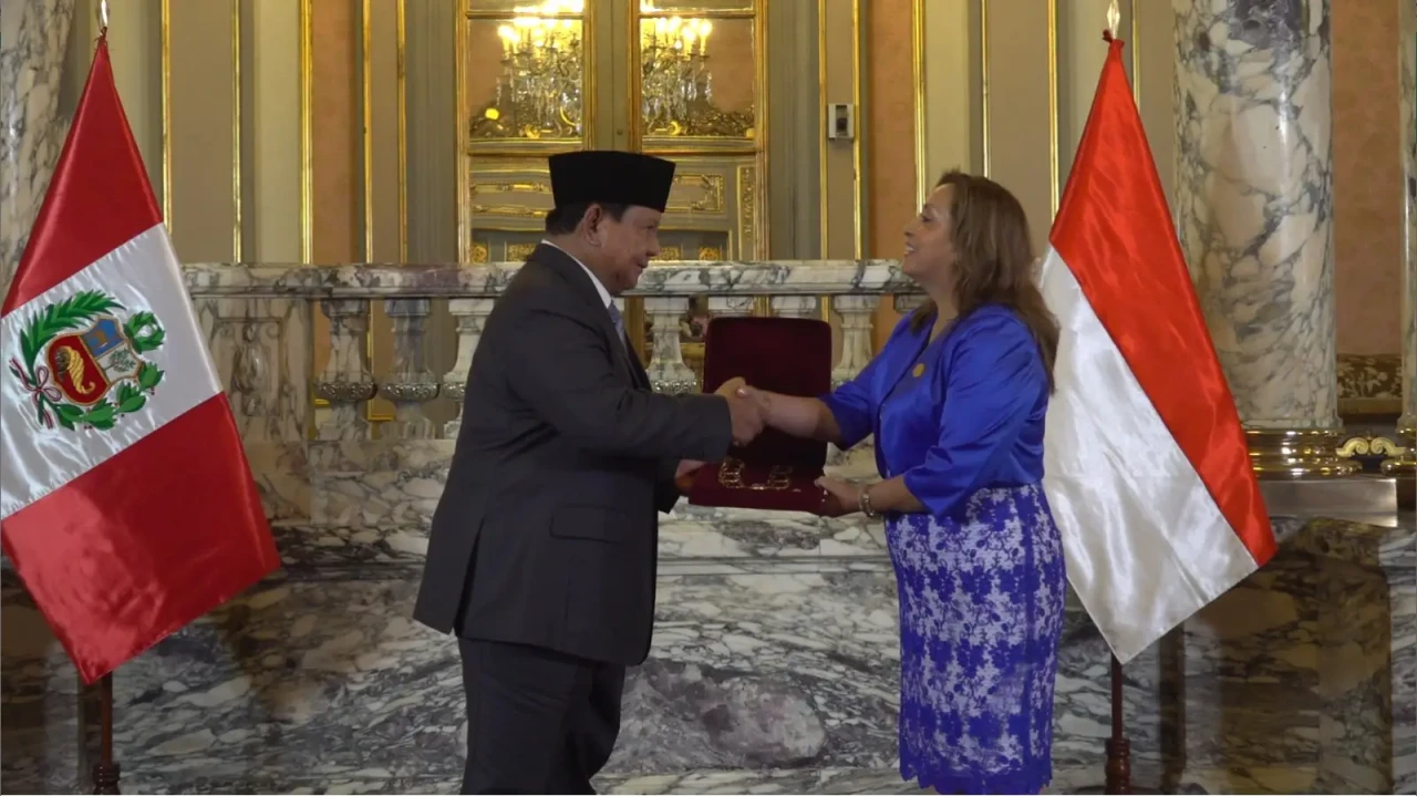 Presiden Peru Berikan...