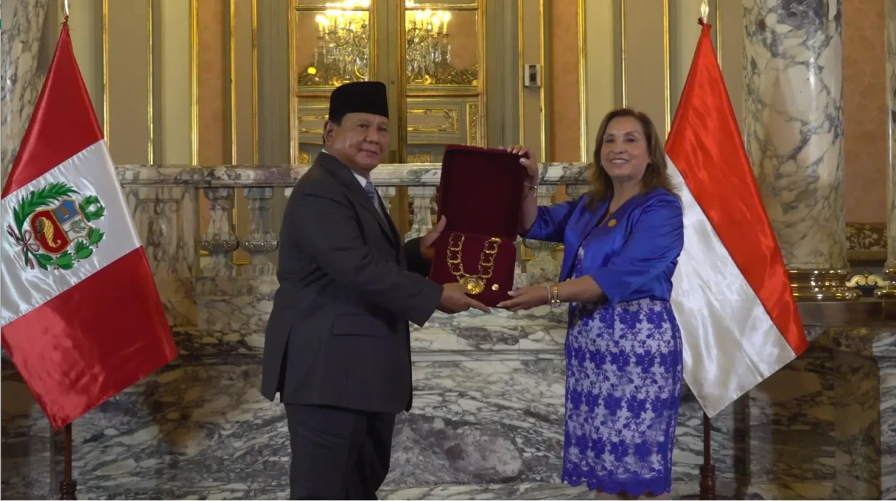 Presiden Peru Berikan...