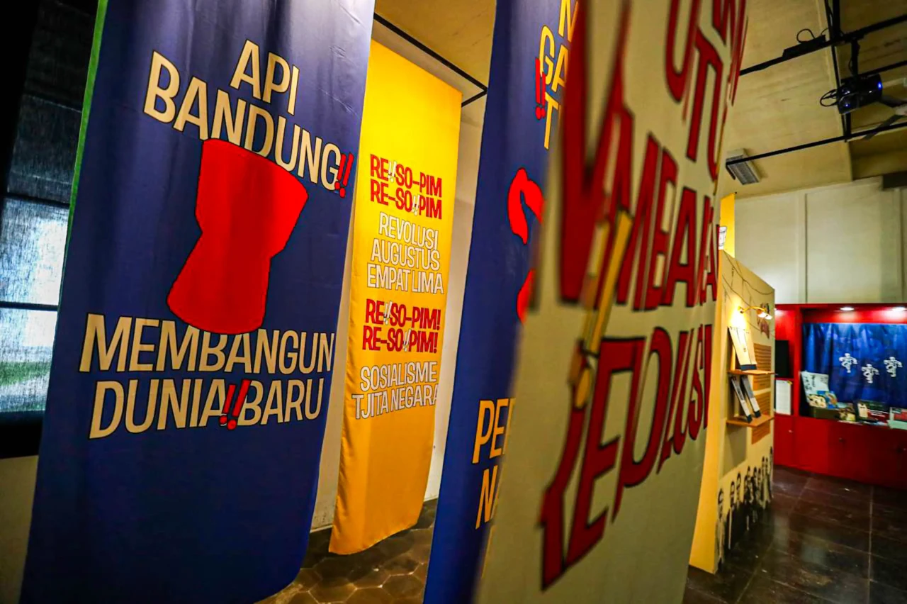 Melihat Pameran Mari...