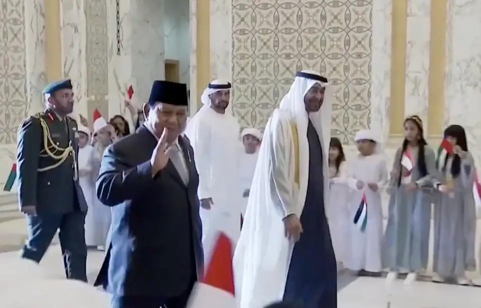 Prabowo Disambut Gegap...
