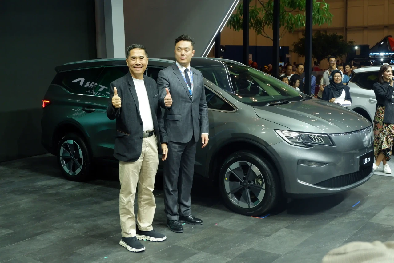 Peluncuran Mobil Listrik...