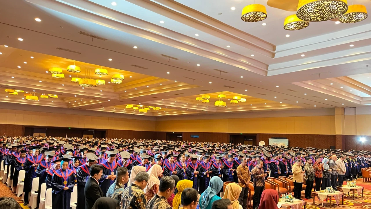 ITPLN Gelar Wisuda Ke-45,...