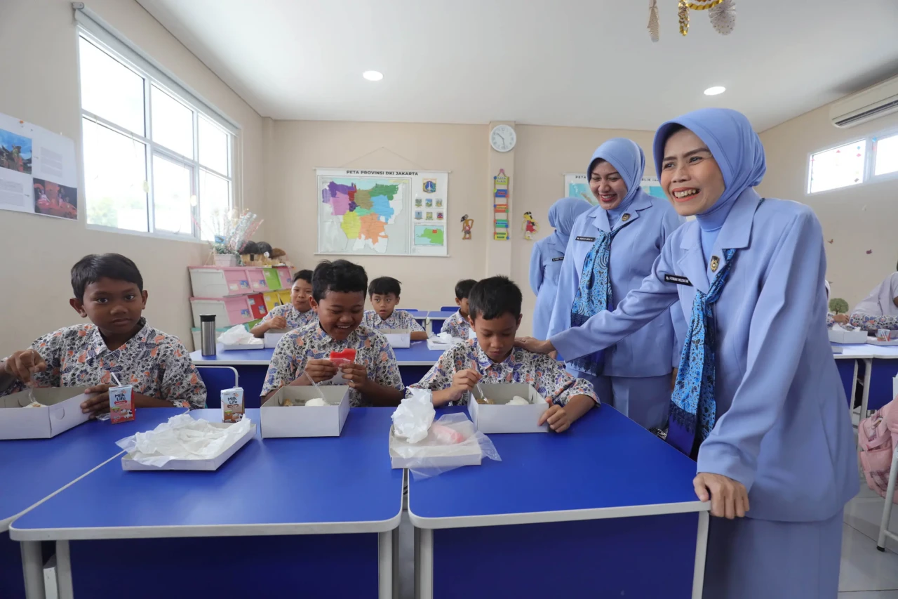 Uji Coba Makan Siang...
