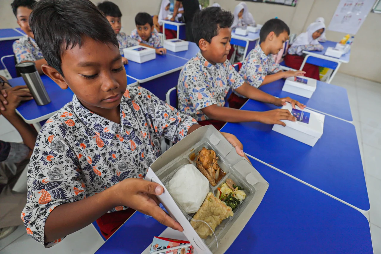 Uji Coba Makan Siang...