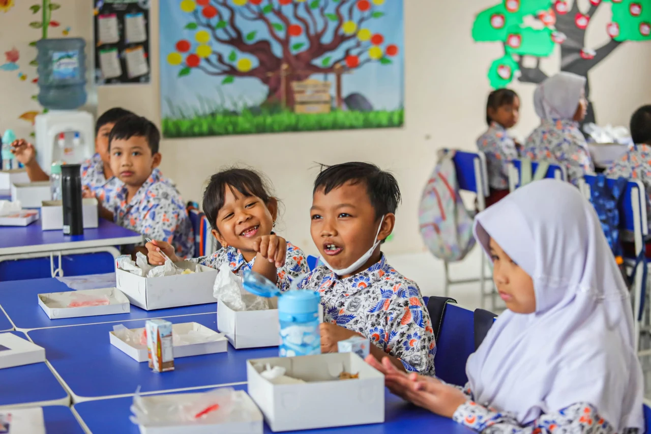 Uji Coba Makan Siang...