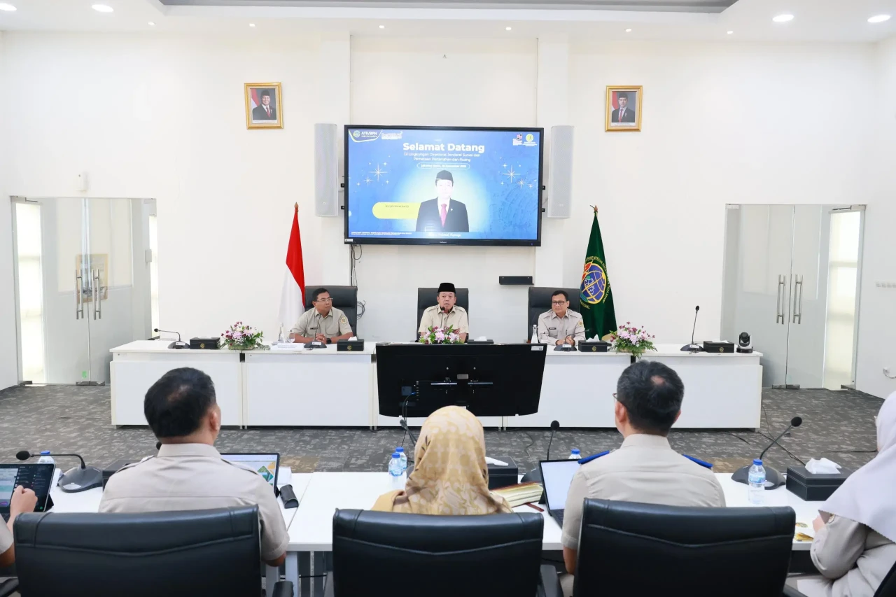 Menteri Nusron Wahid...