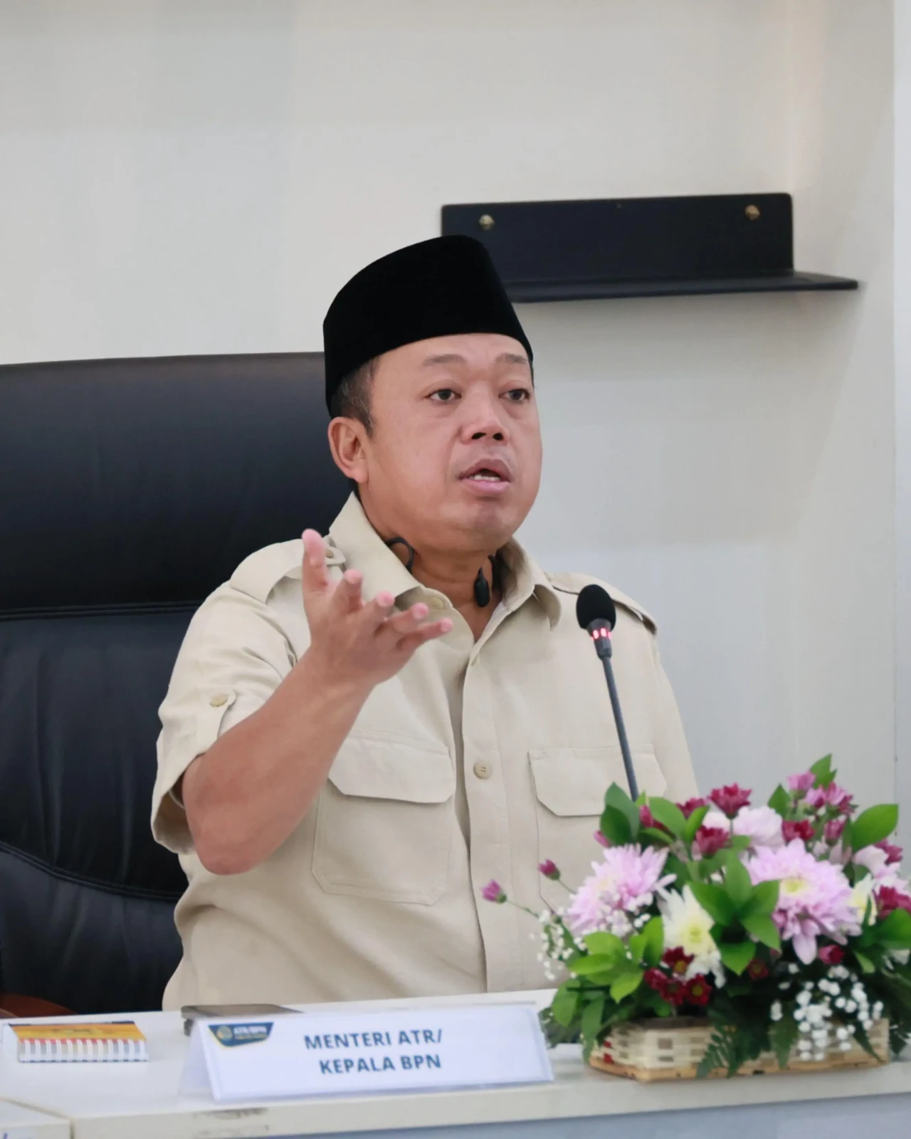 Menteri Nusron Wahid...
