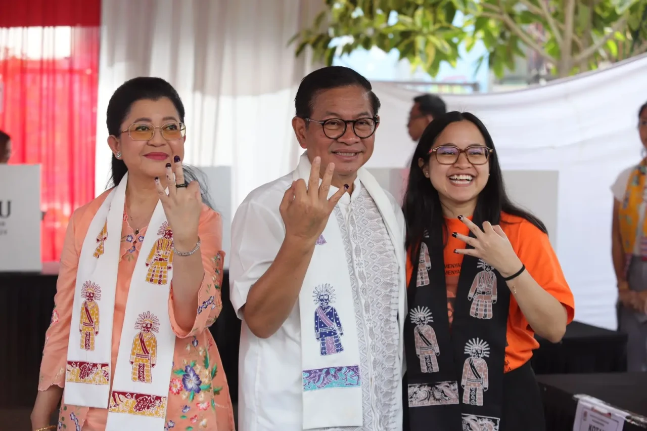 Didampingi Istri dan...