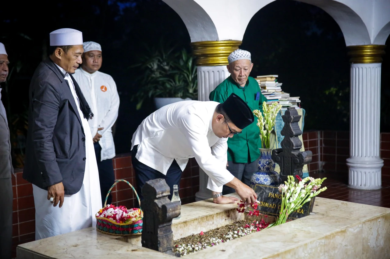 Dari Ziarah Hingga Sungkem...
