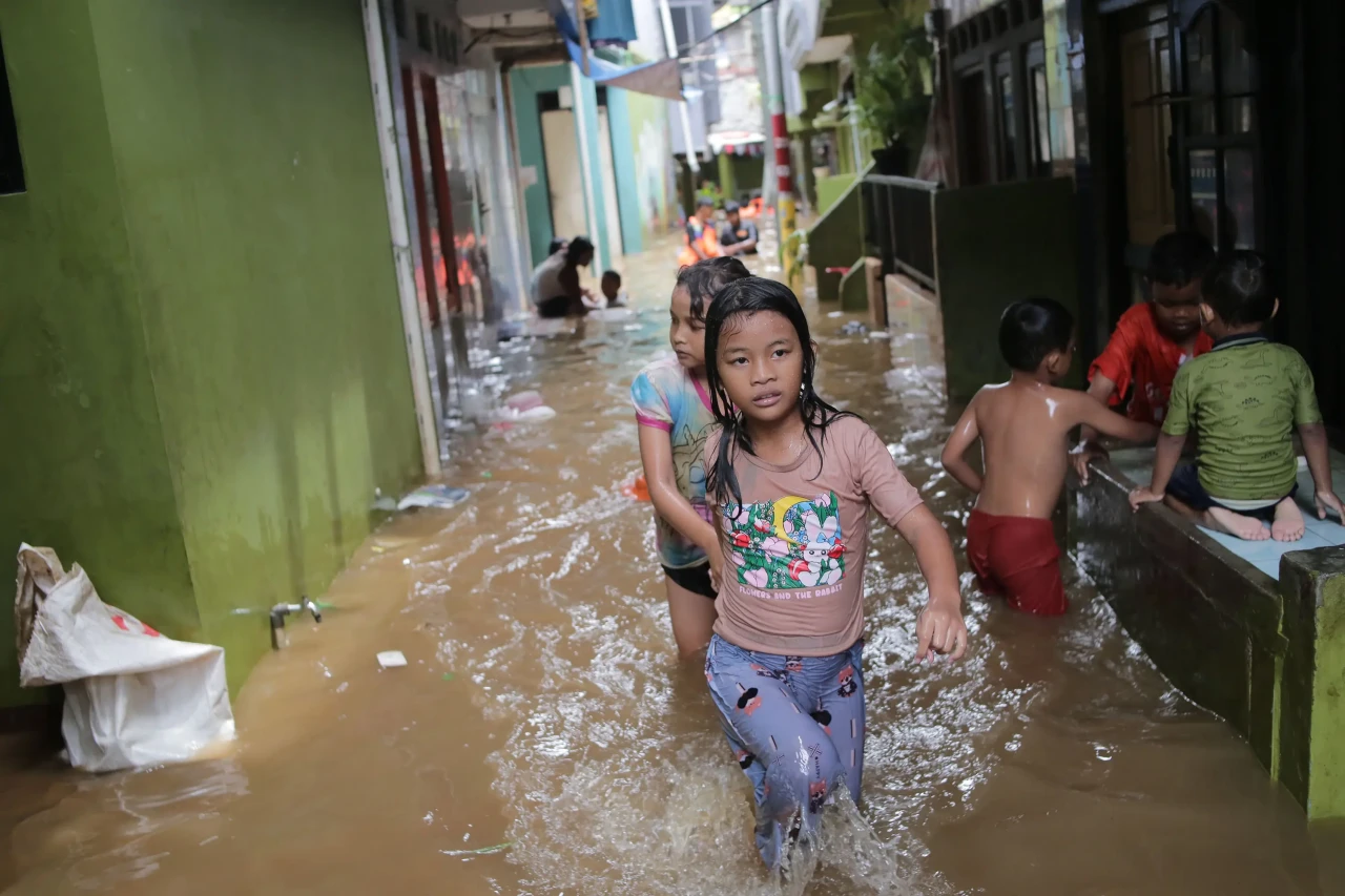 Luapan Kali Ciliwung...