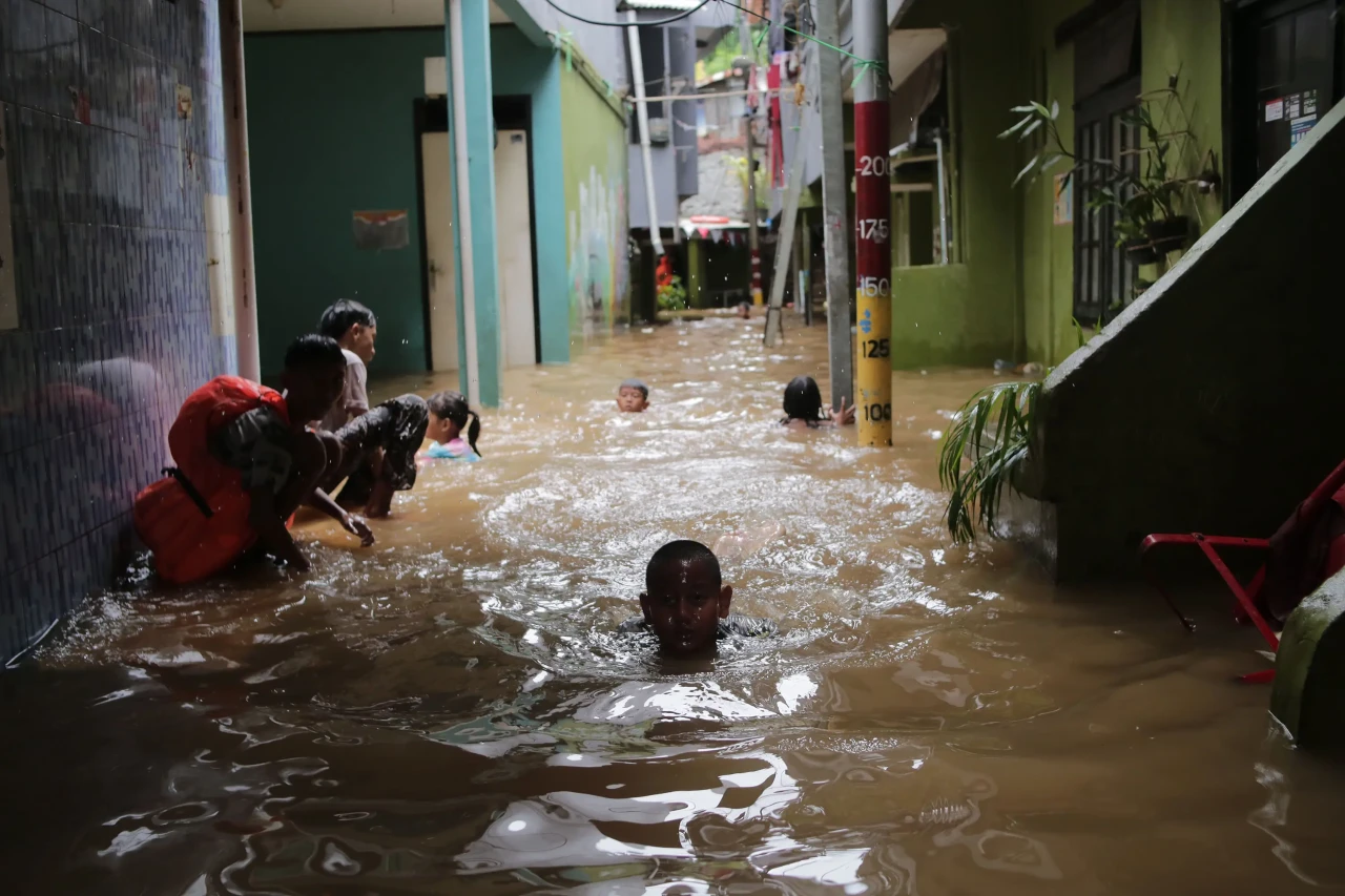 Luapan Kali Ciliwung...