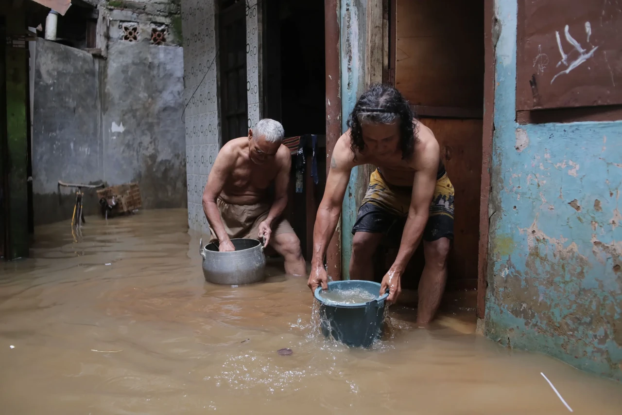 Luapan Kali Ciliwung...