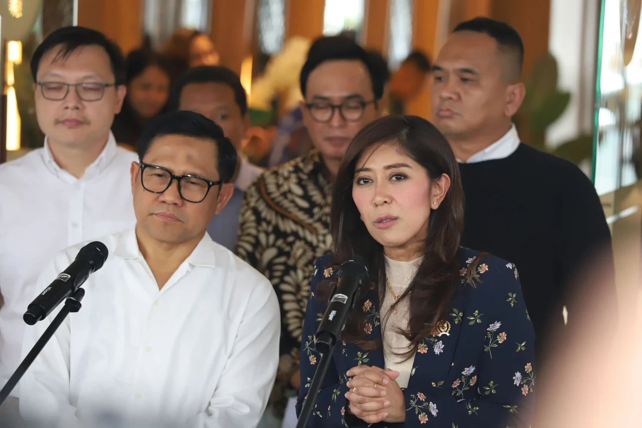 Menteri Kabinet Merah...