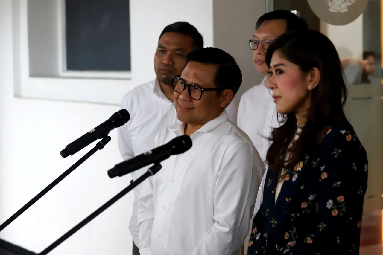 Menteri Kabinet Merah...