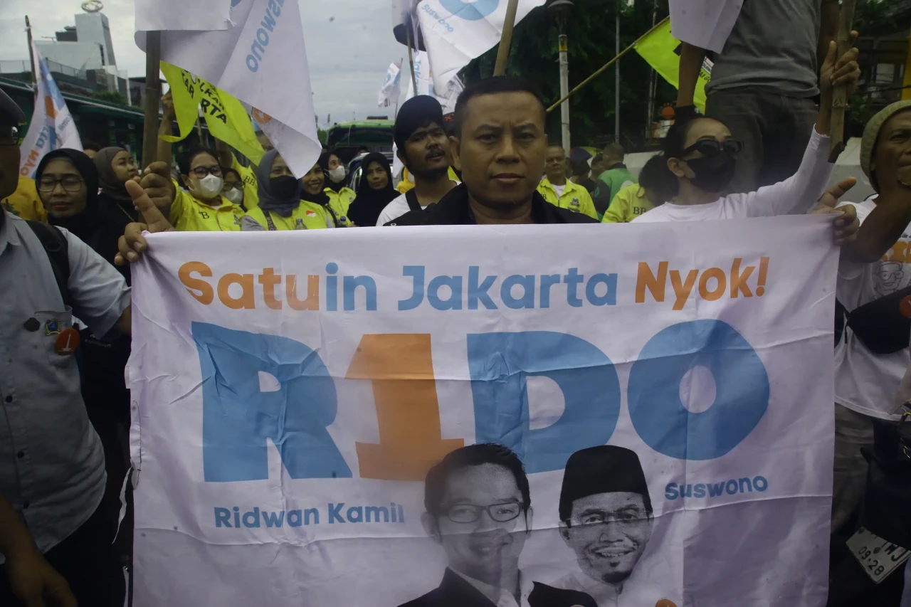 Aksi Relawan RIDO Tuntut...