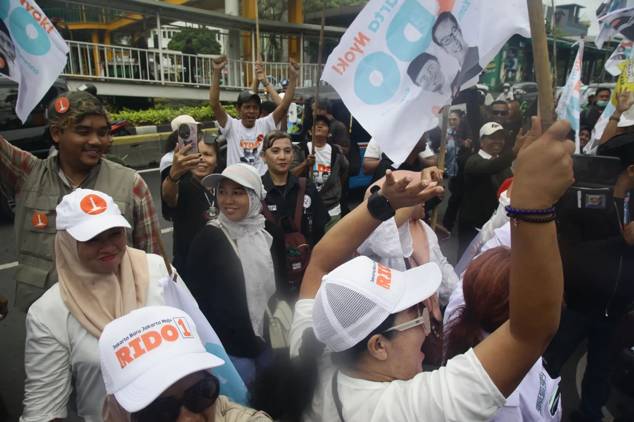 Aksi Relawan RIDO Tuntut...
