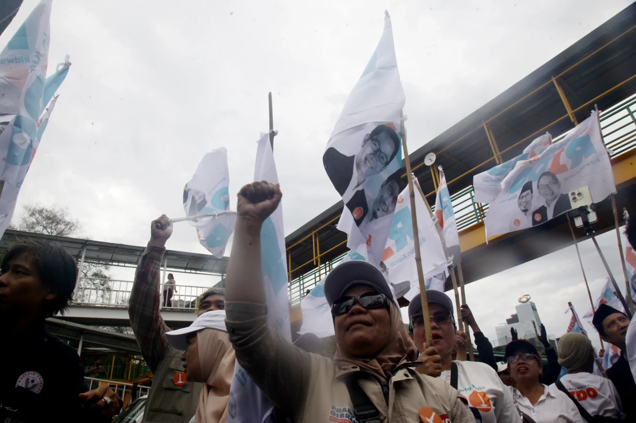 Aksi Relawan RIDO Tuntut...